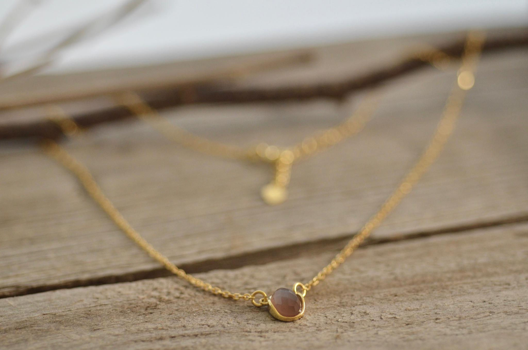 Halsketteli mit Mondstein chocolate