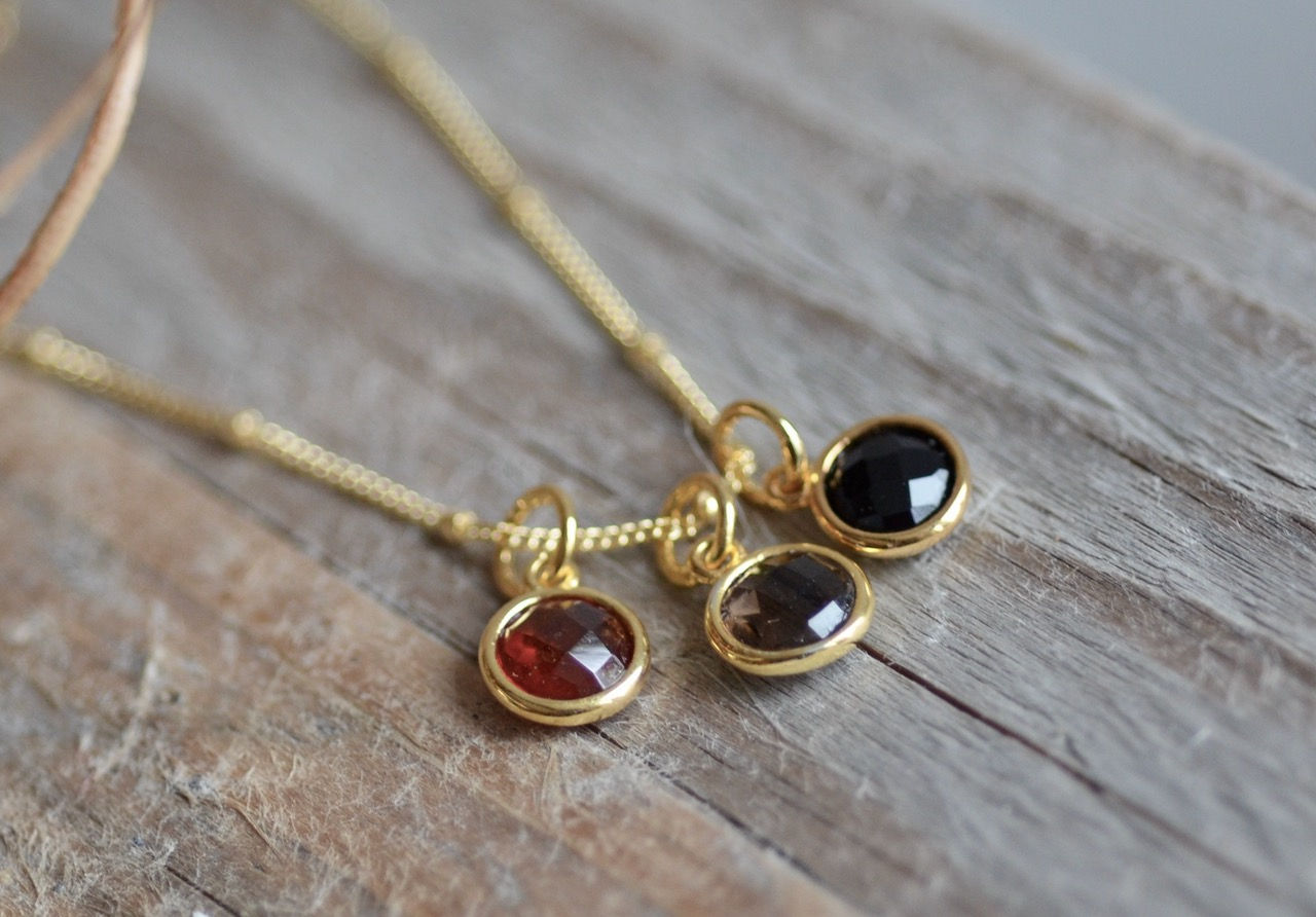 Halsketteli mit Anhänger