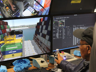 Crane operation instruction at GlobalSim instructor station