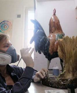 Retouche au pinceau sur coq Comoléra.jpg