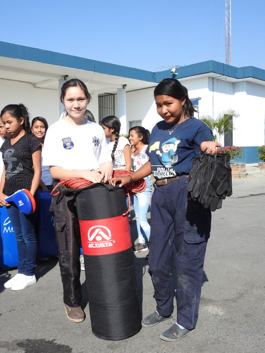 Entrega CES equipo a patrulla juvenil