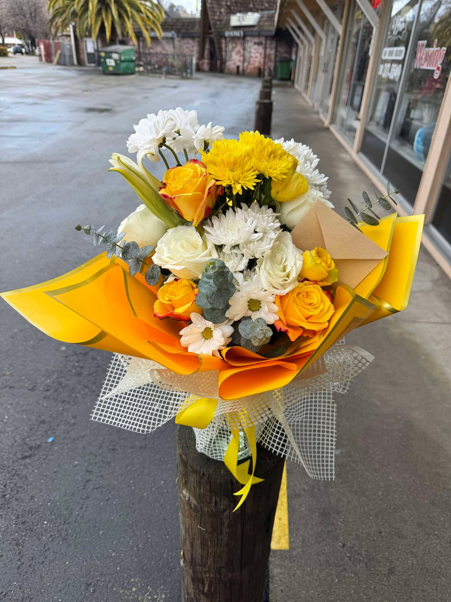 White and yellow flowers in glass vase(bestseller/bestdeal)