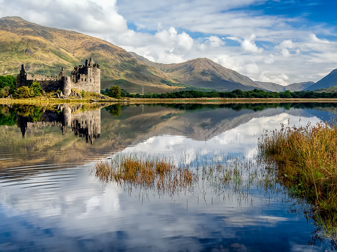 The ruins of Kilchurn Castle are on Loch Awe, the longest freshwater loch in Scotland.png