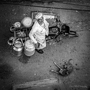 Spotted a milk man on his morning run from my balcony. He didnt notice me until he was about to leave, and hollered in Kathiyavadi Gujarati (a dialect, my mother tongue) “Aa Hoon?”, meaning what’s this? Or what’s happening? 
