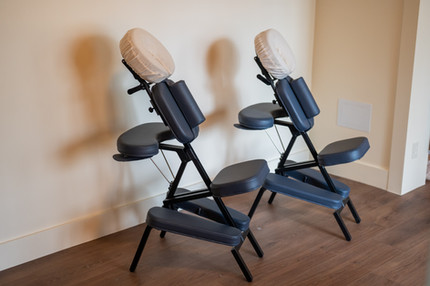 Quick massage chairs at Tenjudo Spa Waikiki