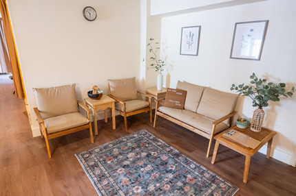 Reception and waiting area at Tenjudo Spa Waikiki