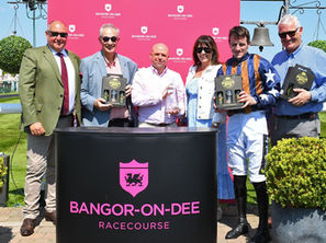 Wrexham Lager Partners With Bangor-On-Dee Racecourse For Wrexham Day Celebration This Saturday!