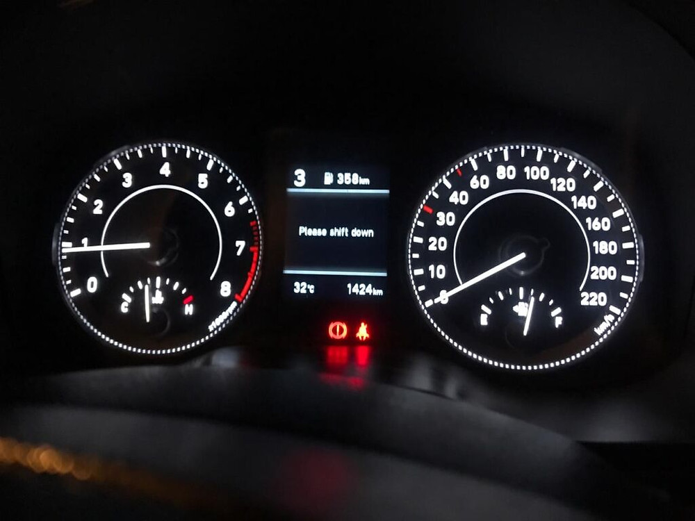 Hyundai Venue IMT Auto Clutch Clutch less Manual ACMT Changing Gears