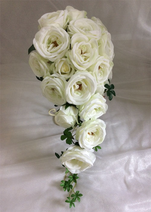 サムネイル： ホワイトローズのキャスケードブーケ