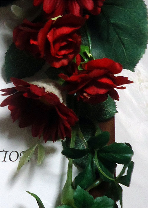 サムネイル： レッドローズ一ヵ所留めのウェルカムボード装花