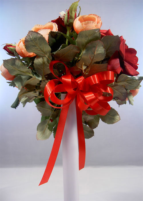 サムネイル： 赤いフロリバンダローズのオーバルブーケ