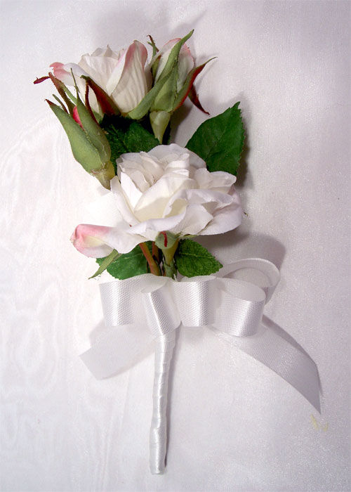 サムネイル： トレリスローズのホワイトキャスケードブーケ