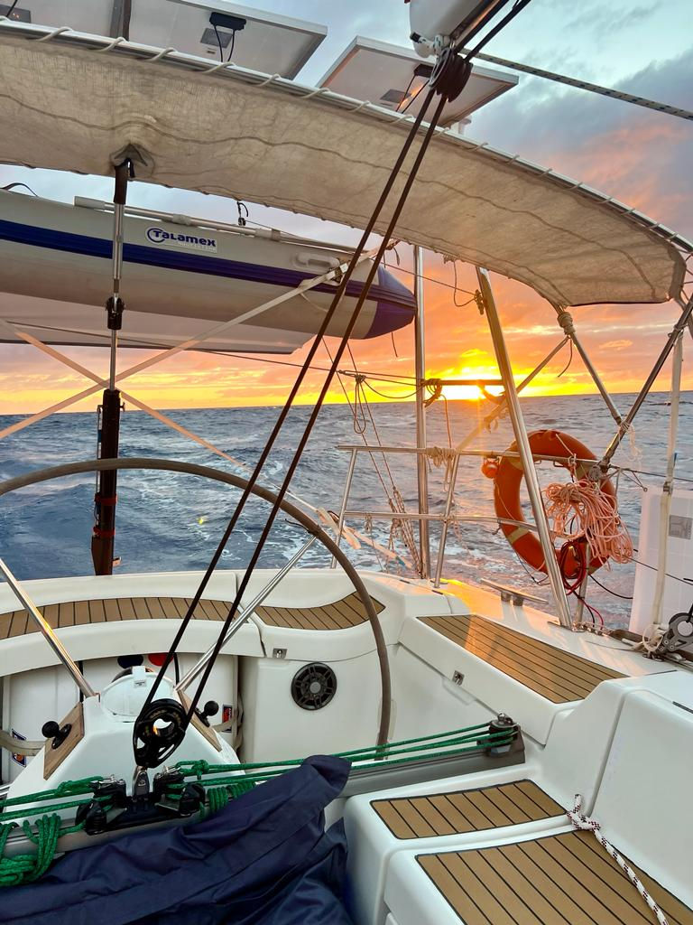 Sonnenaufgang auf Atlantiküberquerung
