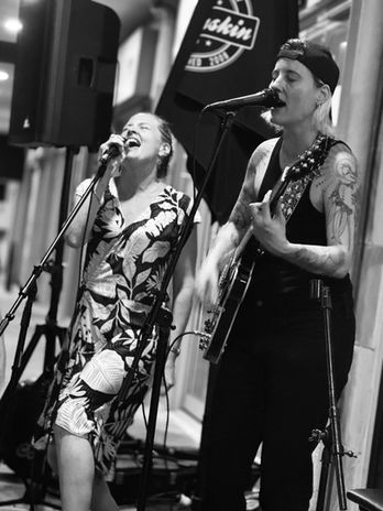 Image of singers at burger night