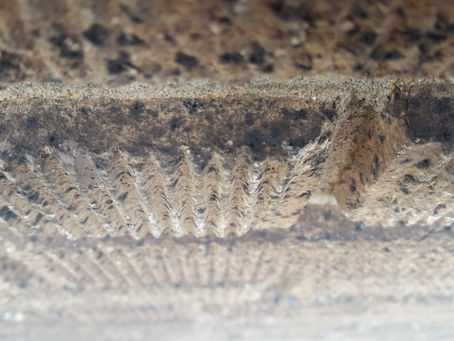 Vertical score and vertical scratch brick