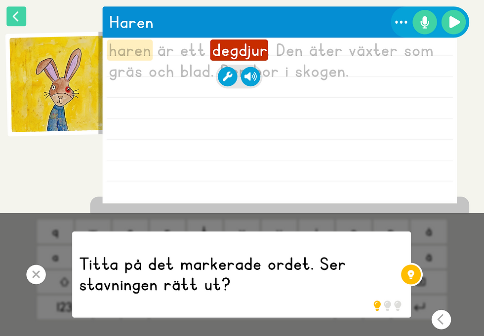 Skärmbild från Kattalo SKRIVA där eleven får en ledtråd kopplad till ett markerat ord för att själv pröva stavningen.