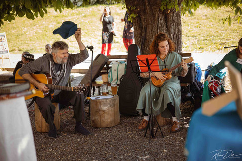 Hudební vystoupení během Baba Jagua Festivalu na ostrově Štvanice