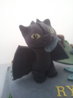 Toothless dragon cake topper