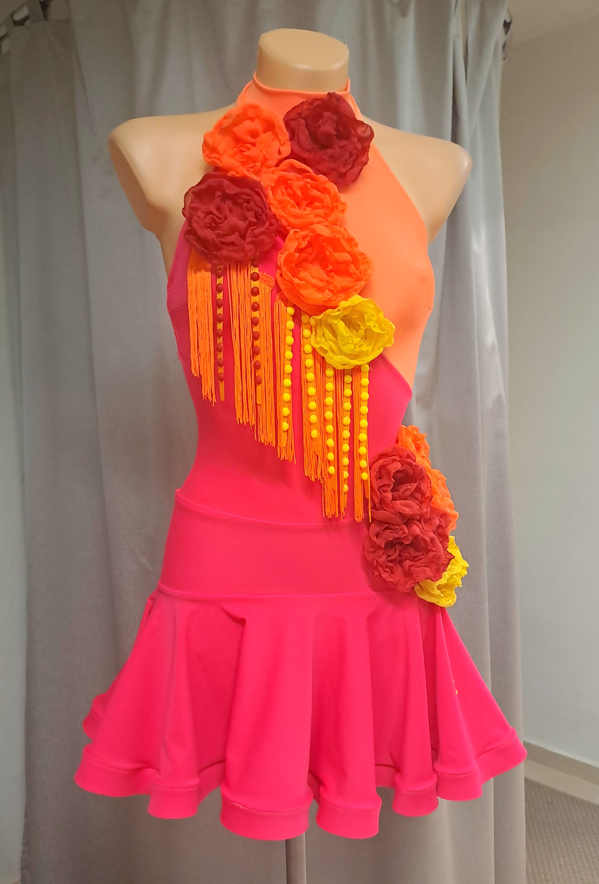 SOUTĚŽNÍ  ŠATY NA  LATINU