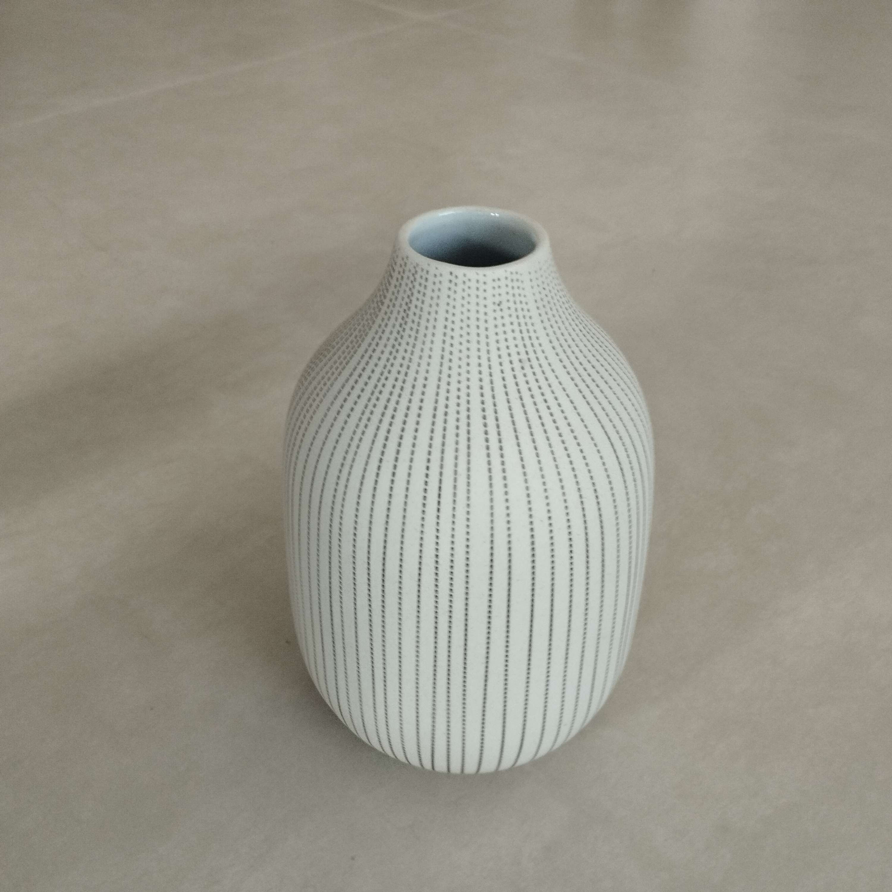 אגרטל נקודות ופסים 