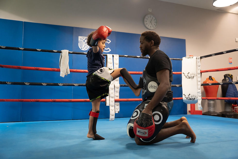 Enfants pratiquant le sport en club