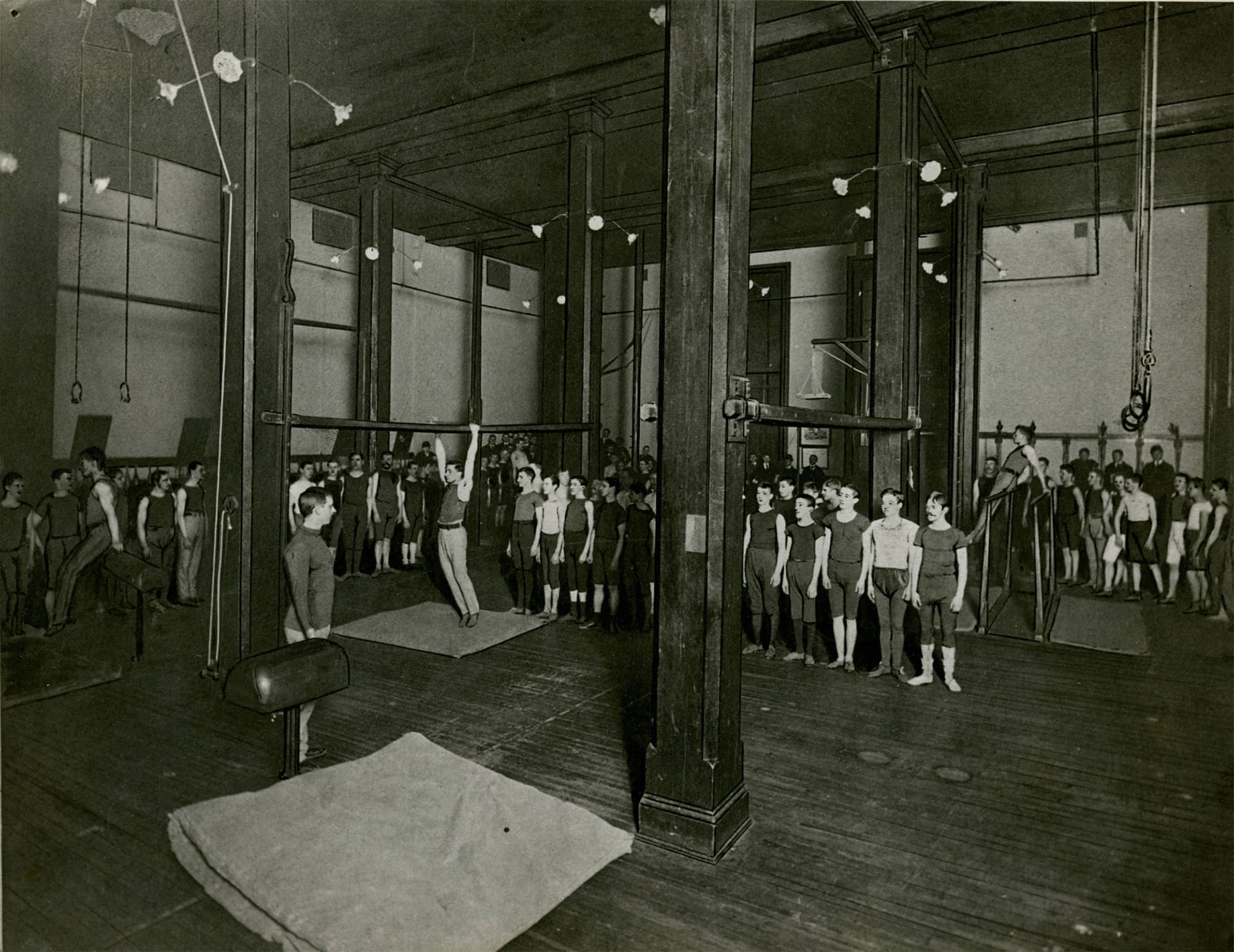 Gimnasio de YMCA en Boston, Estados Unidos (1869). / Imagen: Archivos YMCA