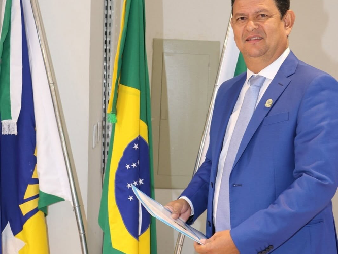 Vereador Ediney Gomes pedem mão única em ruas do Cambaraí