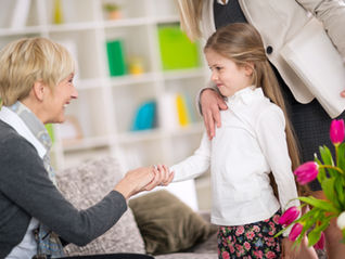 Comment bien préparer son enfant à l’arrivée d’un(e) baby-sitter à domicile