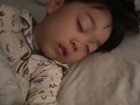 CON "VẬT LỘN" ĐỂ THỞ MỖI ĐÊM – BA MẸ ĐỪNG CHỦ QUAN NGHĨ CON NGỦ NGON!