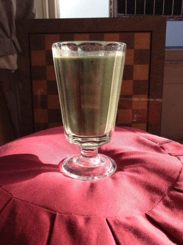Daily Smoothie Recipe - GREEN - Pear Kiwi Kale