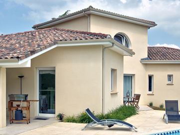 Conciergerie à Fréjus : l’art de concilier hospitalité et gestion locative moderne