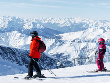 Les stations de sport d’hiver les plus proches de Fréjus : où skier facilement depuis la Côte d’Azur ?
