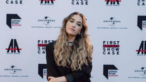 ELA TAUBERT NUEVA PROMESA DEL POP SU ÉXITO “¿CÓMO ES QUE TÚ?”