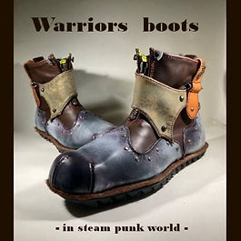 店頭に並ぶことのない、唯一無二の靴を作ります。デザイン、素材を一緒に考え、ご自身がデザイナーになることができます。イメージしたデザインがカタチになる楽しさを経験できるオーダーメイド靴。足型も測定するので、クセのある足でも対応します。注目の的になれるような1足を一緒に作りましょう！