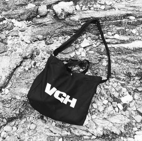 サムネイル： VGH LOGO MESSENGER BAG
