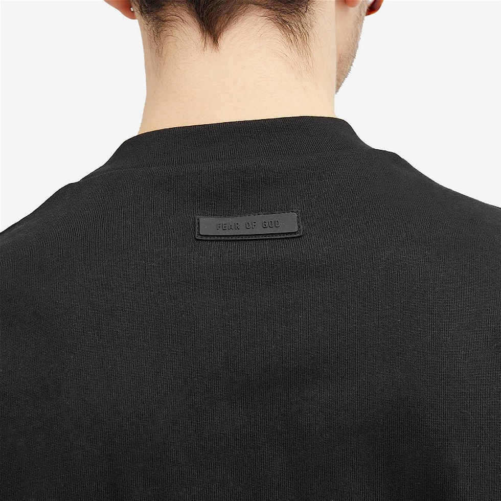 サムネイル： ESSENTIALS FRONT FLOCKING LOGO TEE - JET BLACK