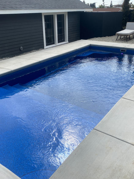 Fiberglass swimming pool