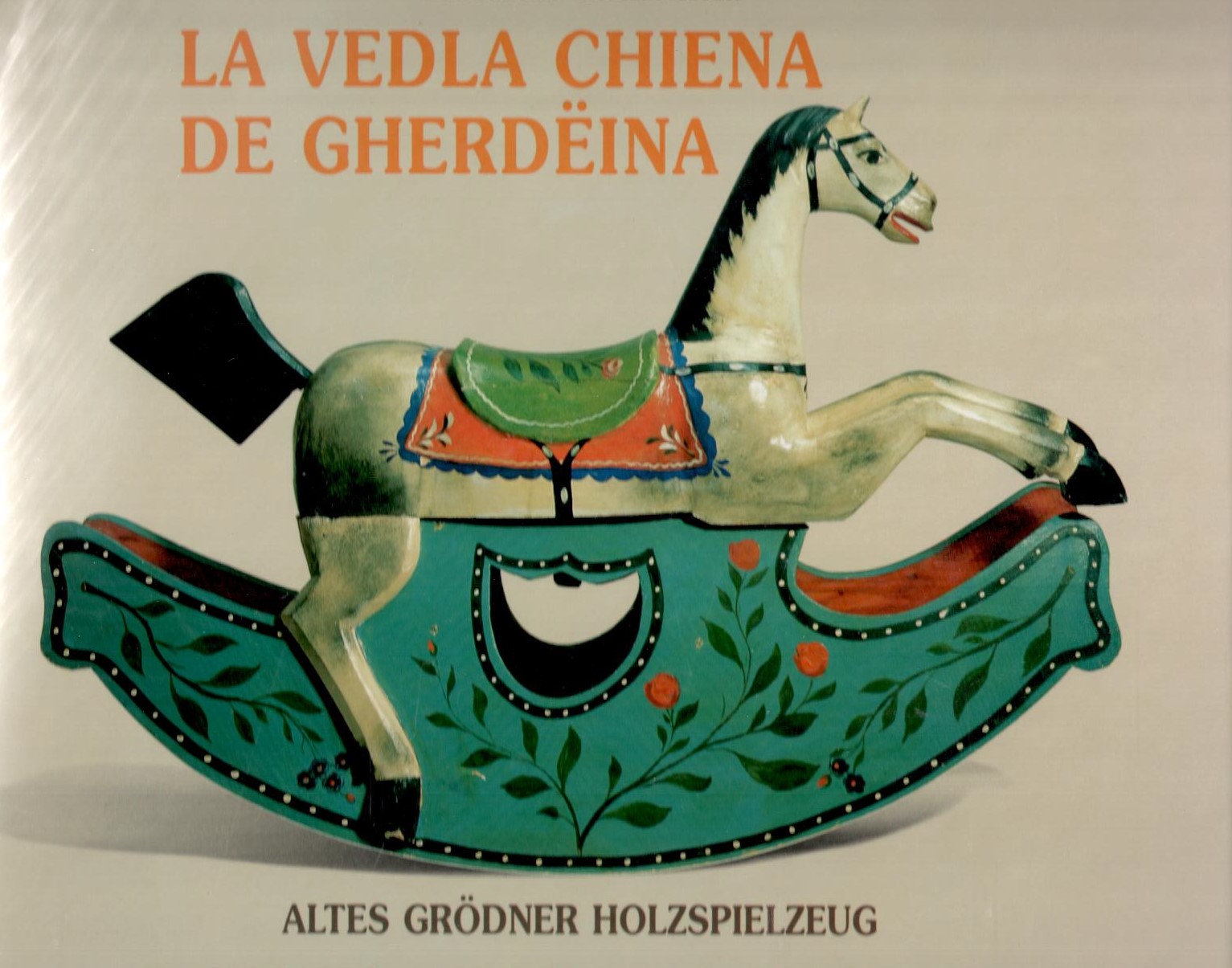 La_vedla_chiena_de_Gherdëina._Altes_Grödner_Holzspielzeug,_Rita_Stäblein_-_Robert_Moroder