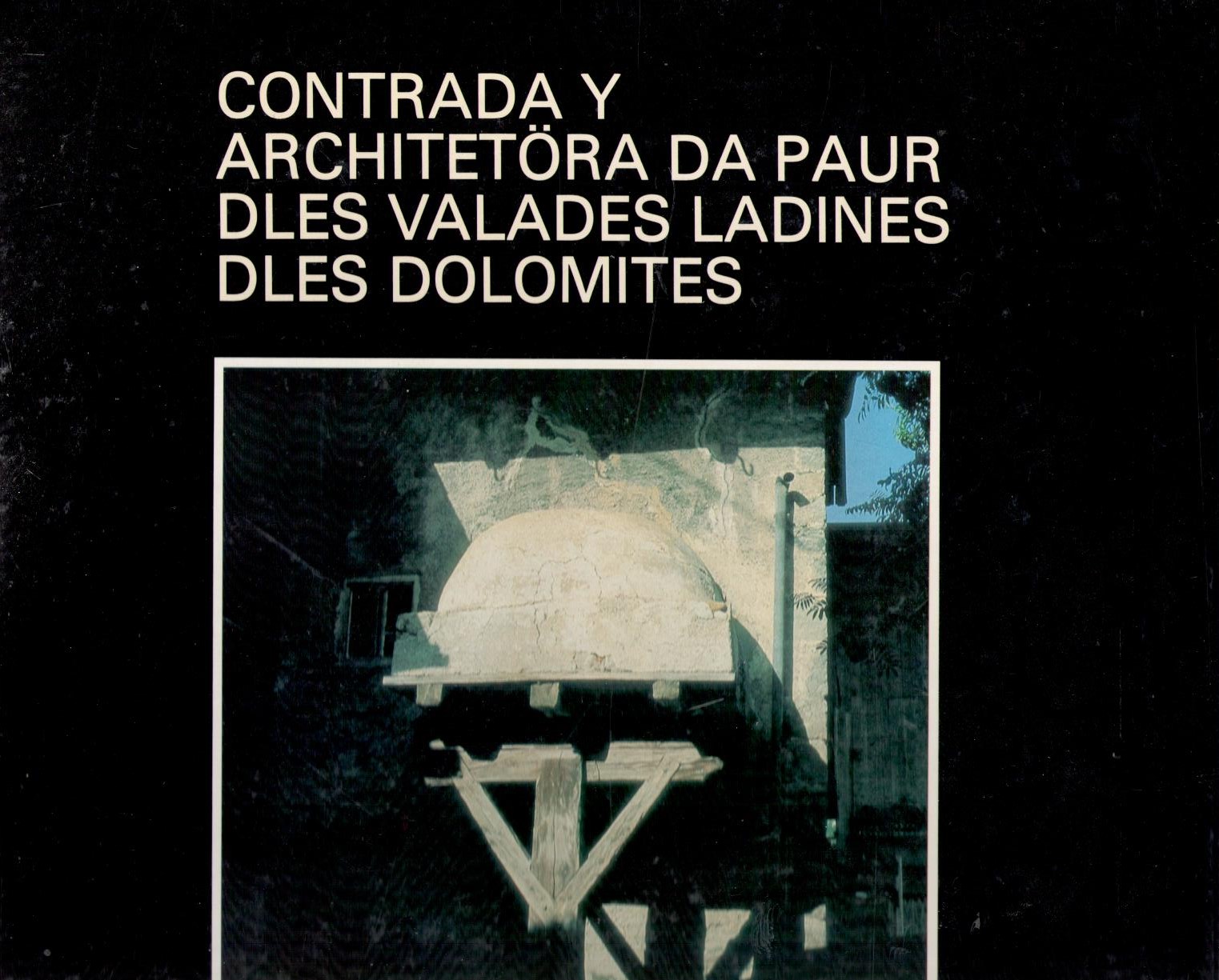 Contrada_y_architetöra_da_paur_dles_valades_ladines_dles_Dolomites