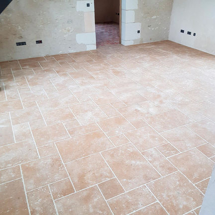 Pose originale de carrelage effet pierre naturelle