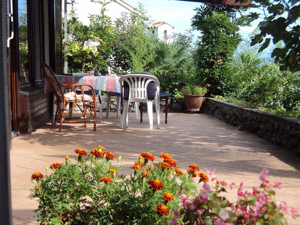 Savršen pogled iz vrta na more