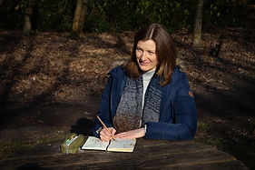 Kerry Wint Artist and Illustrator_edited_edited.jpg