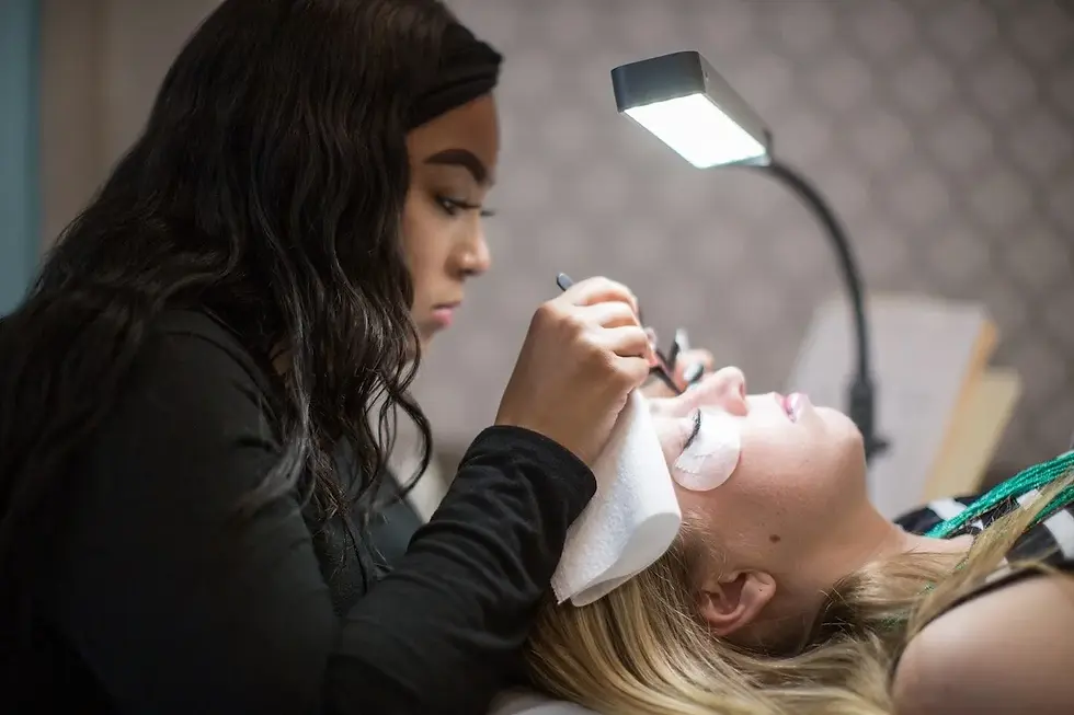 TLL_BecomeEyelashTechnician_BlogPhoto_20200217-1.webp