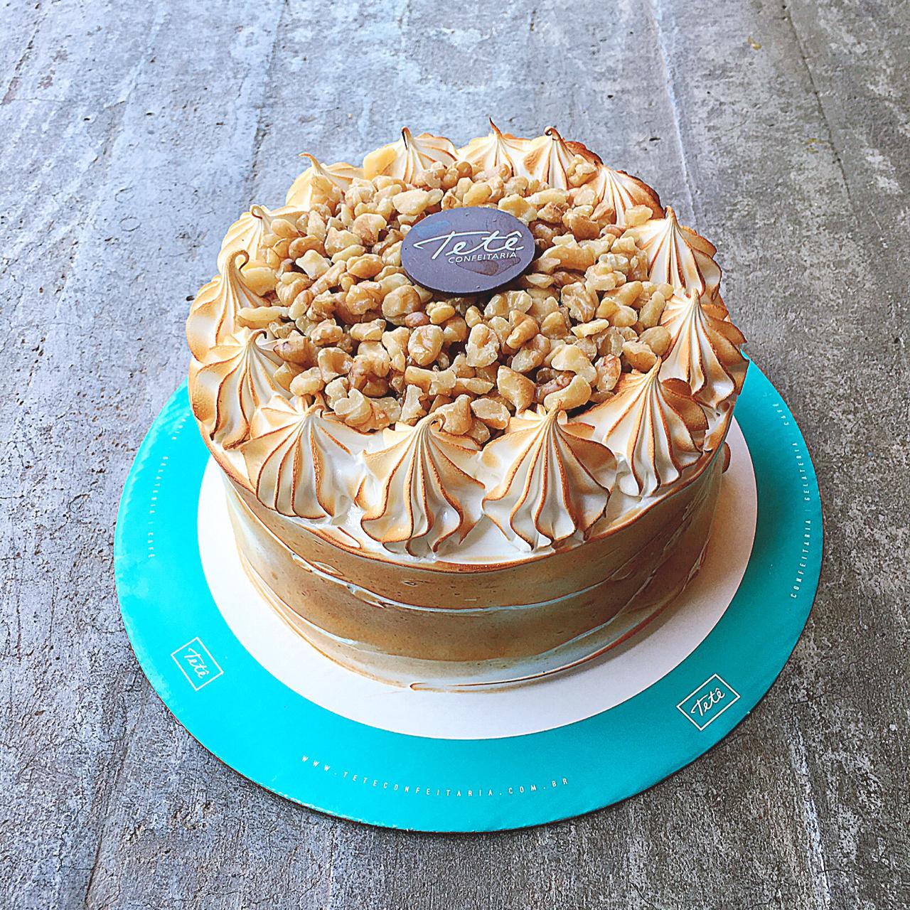 BOLO DE NOZES COM DOCE DE LEITE