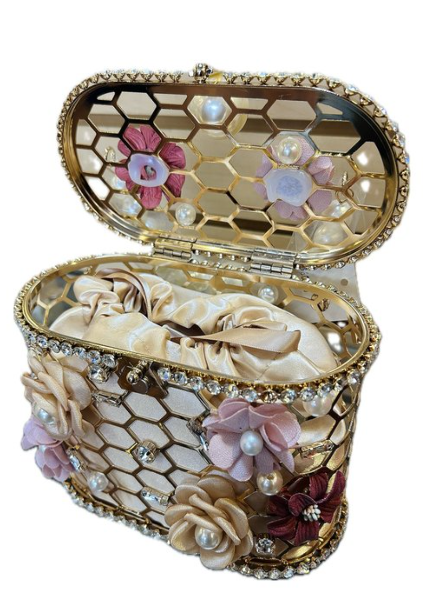 Thumbnail: Pearl handle flower detail hand bag
