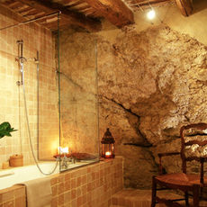La salle de bain dans le rocher, La vita Dolce, Grambois