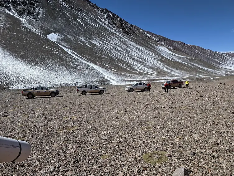 Flota de camionetas rentadas a Quantec para exploración de minerales en San Juan, Argentina