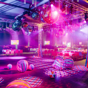 Foute Party met Spiegelbollen in de Eskimofabriek Gent