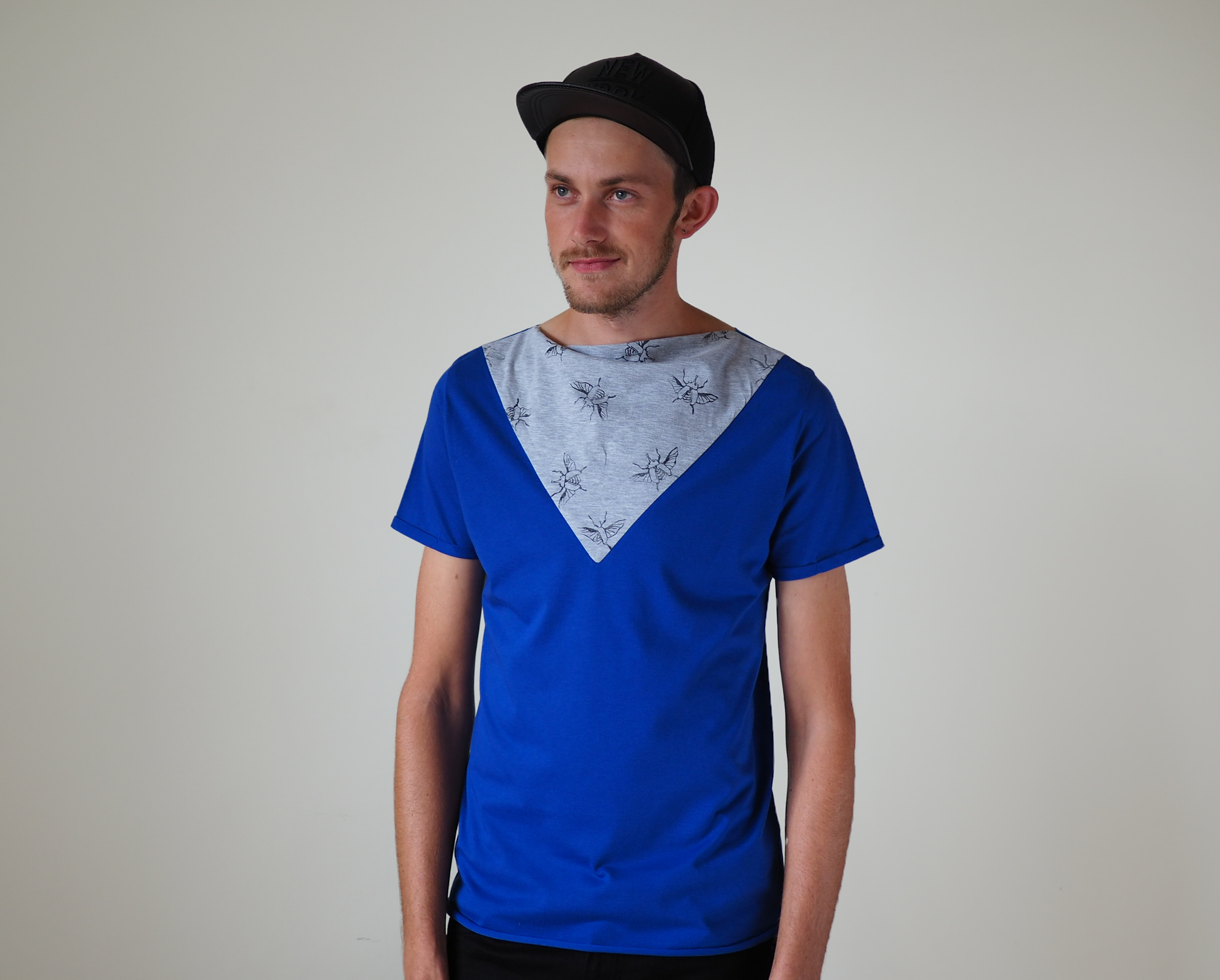 Front triangle detail t-shirt - electric blue + grey