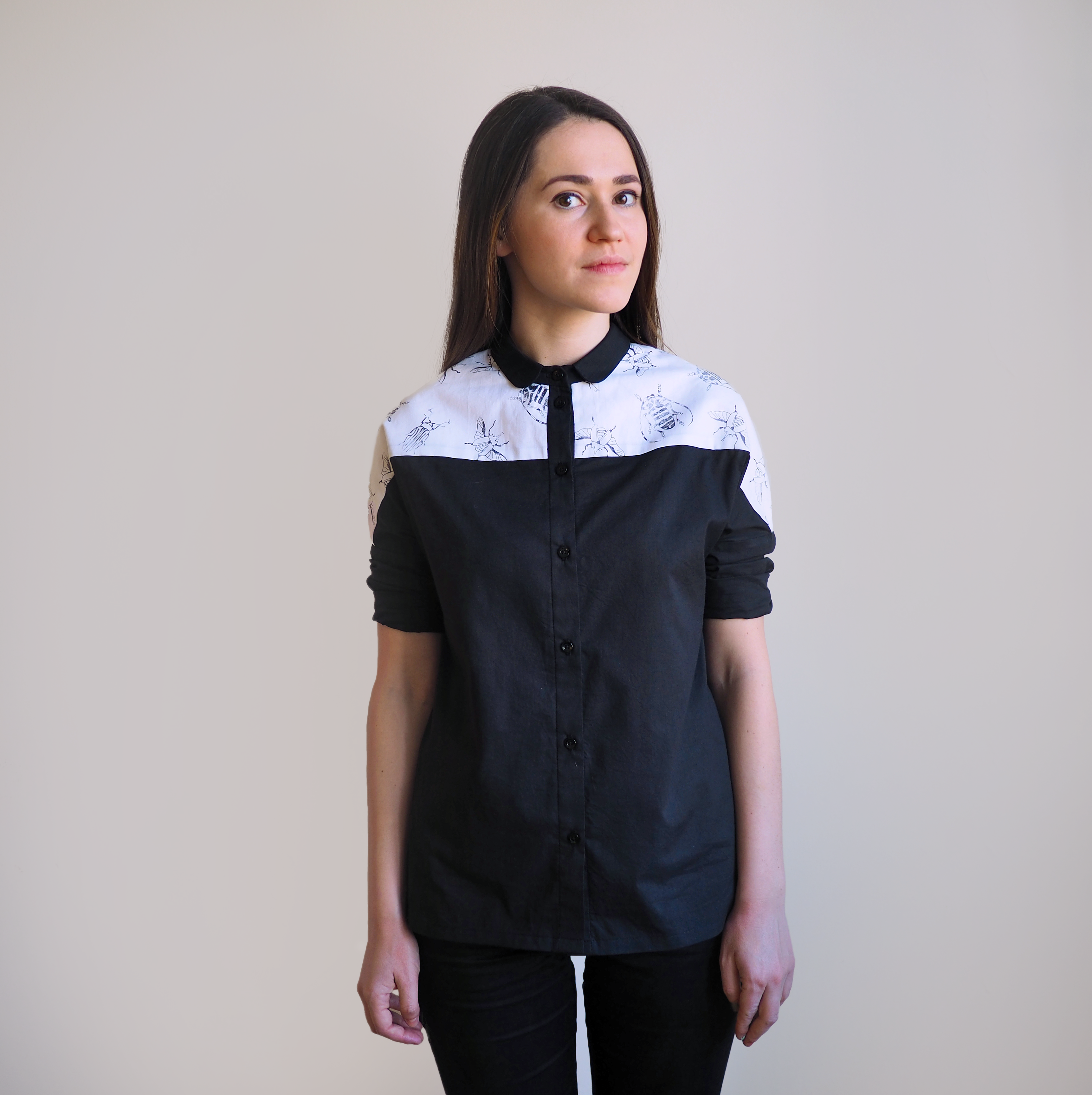 Shirt with shoulder yoke - black+white